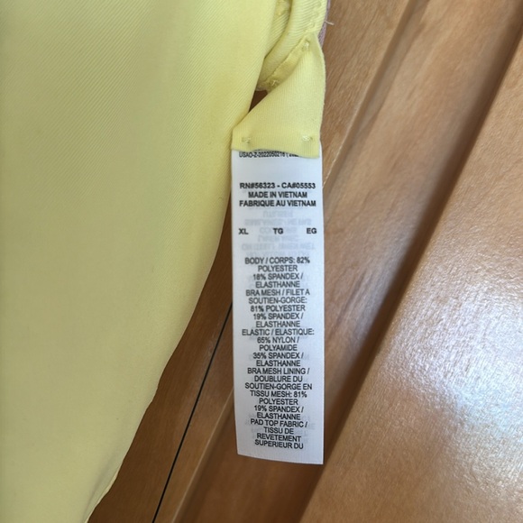 ☀️🏃🏼♀️➡️NWT Nike training athletic sport top with built in bra large - Picture 7 of 11